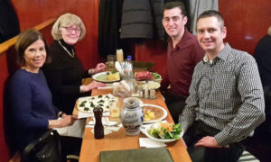 „Deutsche Hausmannkost“ Essen mit Kunden Frau Crabone mit Sohn aus San Salvador 