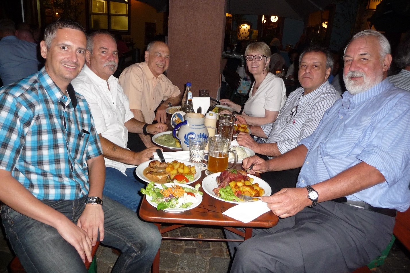 bei einem gemeinsamen Abendessen wurden die Gespräche weiter vertieft